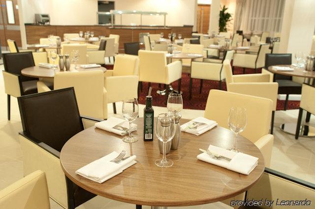 Holiday Inn Derby Riverlights By Ihg Ресторан фото
